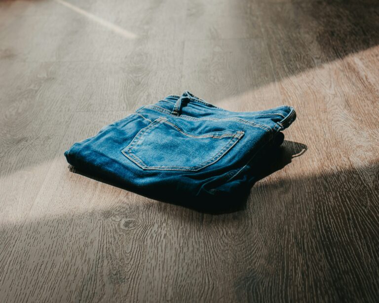 Comment choisir un bon jean : le tissu, les finitions, et cinq marques qui tiennent la route